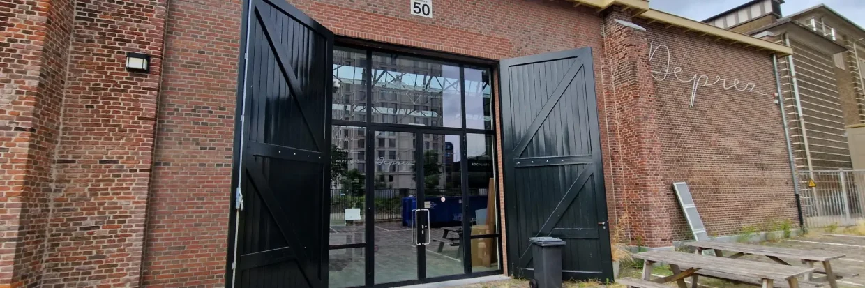 ingang voorgevel deprez gebouw Tilburg